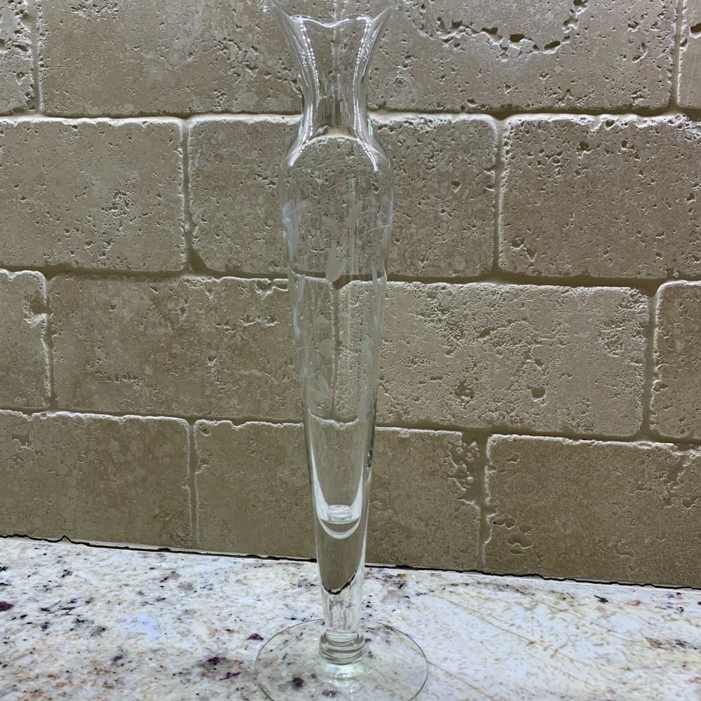 Vintage Bud Vase:  Princess House "Heritage" with ruffled edging